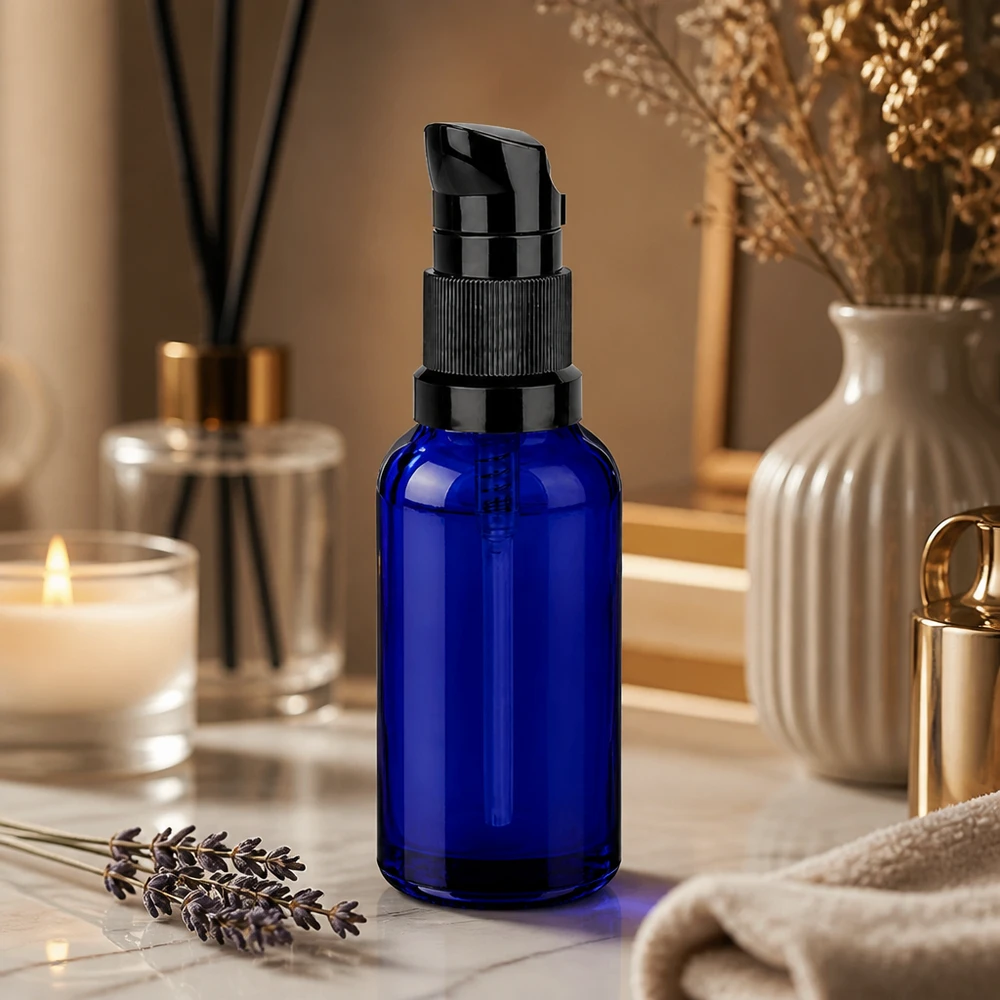 Flacone a pompa da 30 ml nero STD BlueLine UT18/30 Flacone cosmetico di alta qualità da 30 ml in vetro blu resistente ai raggi UV con attacco a pompa nero