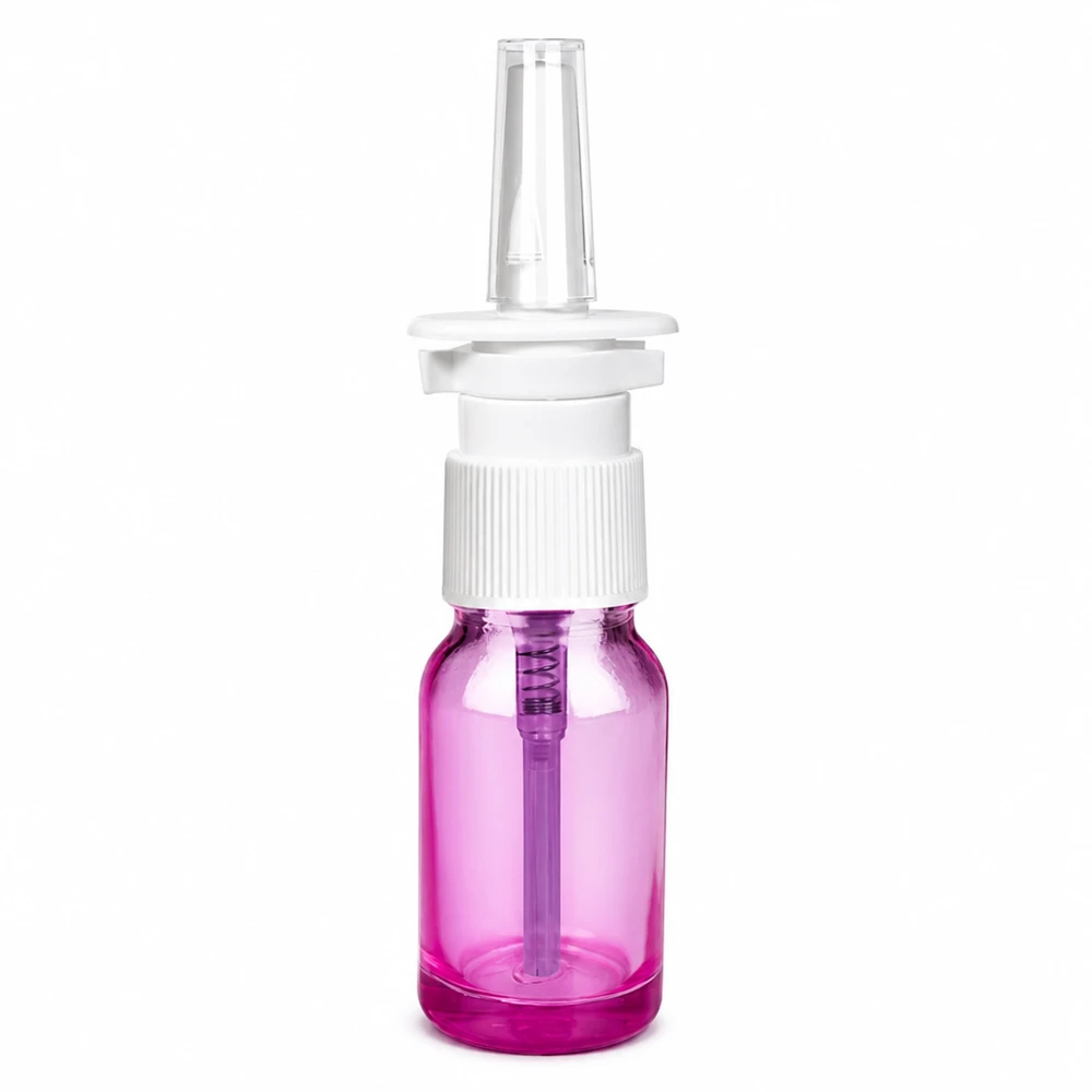 Flacone spray nasale da 10 ml bianco/trasparente standard PurpleLine. UT18/10 Flacone spray nasale in plastica da 10 ml di colore viola con sistema di nebulizzazione ergonomico