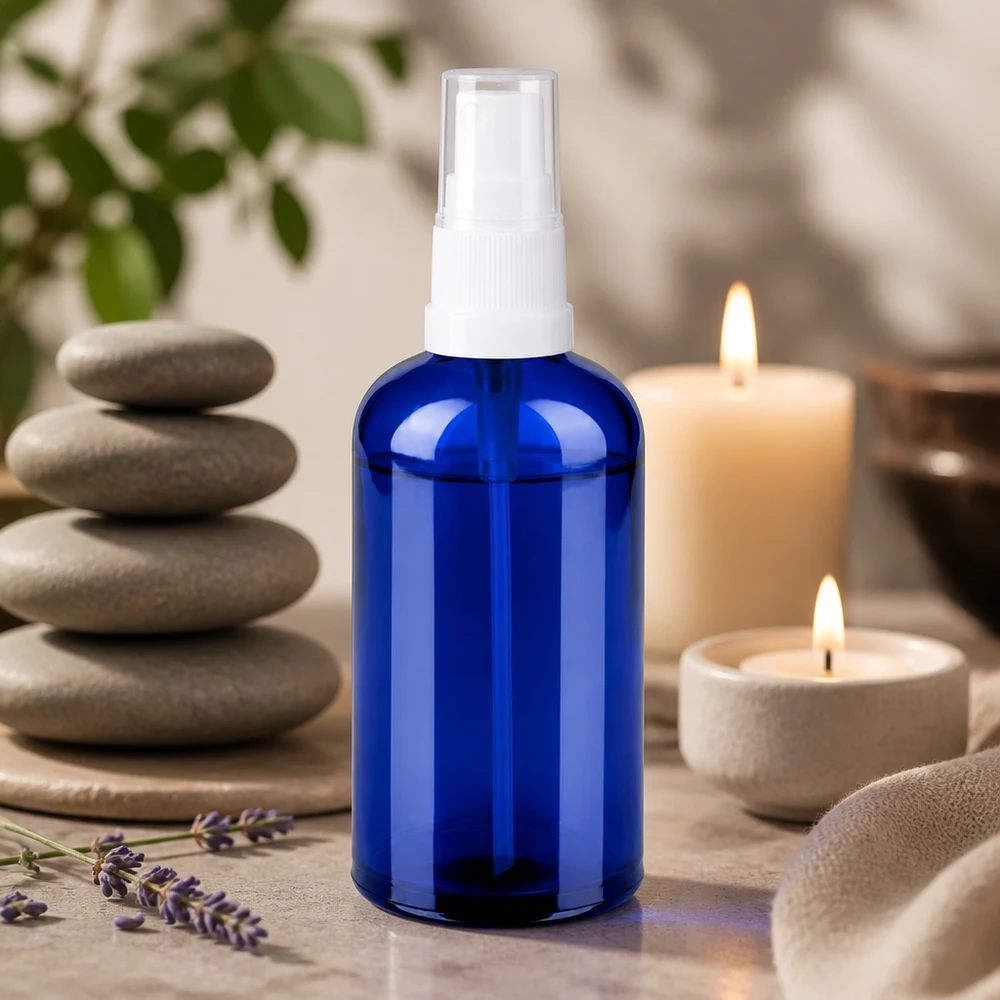 Flacone spray da 100 ml bianco/trasparente STD BlueLine UT18/100 Pratico flacone spray da 100 ml in vetro robusto con pratico spruzzatore a pompa per il benessere