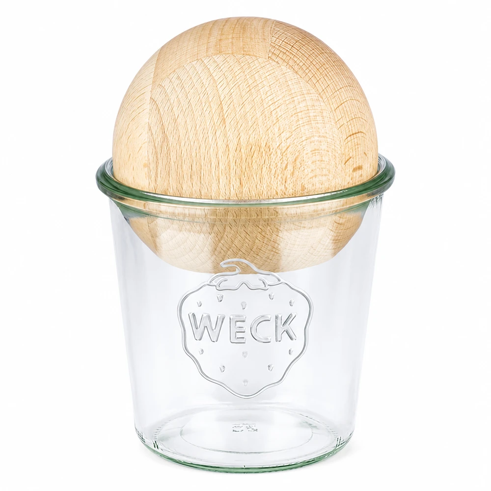 Bicchieri WECK 580ml RR100 con coperchio a sfera in legno di faggio su sfondo bianco