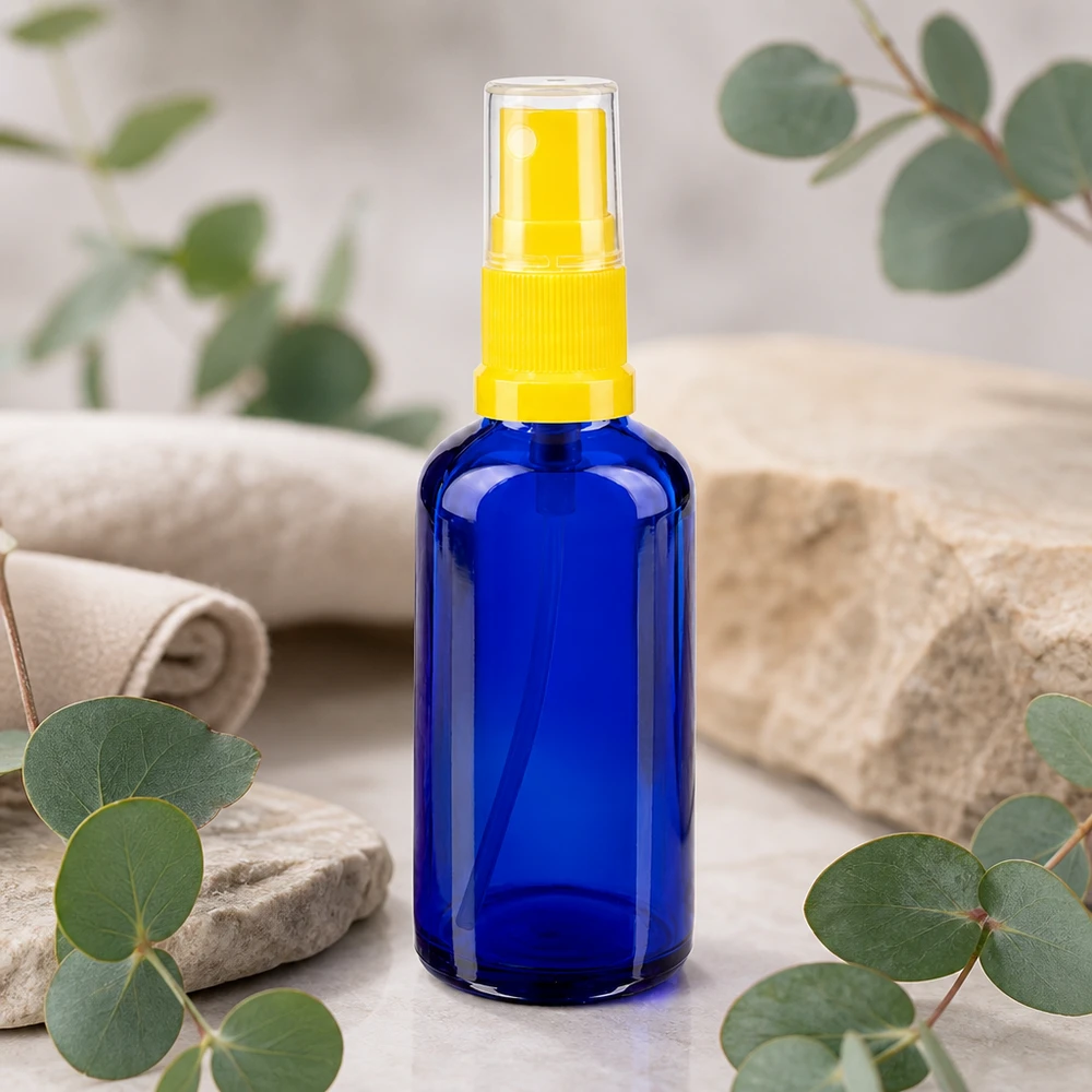 Flacone spray da farmacia blu da 50 ml con tappo protettivo trasparente e nebulizzatore giallo