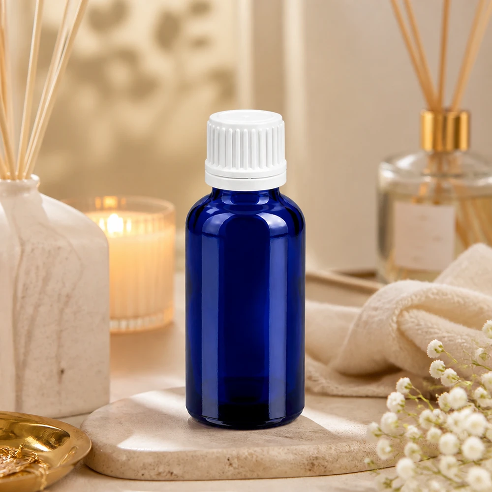Bottiglia da 30ml 11mm SV bianco OV BlueLine UT18/30 Flacone da 30 ml protetto dalla luce in un elegante colore blu con tappo a vite bianco per una conservazione di qualità