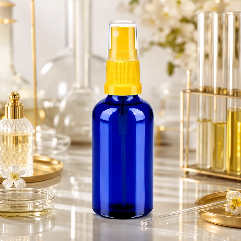 Flacone spray da 50 ml giallo/trasparente STD BlueLine UT18/50 Elegante flacone spray blu da 50 ml con pratico spruzzatore a pompa per l'uso quotidiano