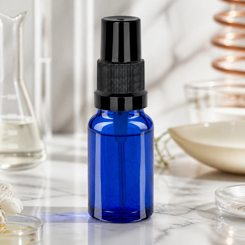 Flacone spray da 10 ml nero STD BlueLine UT18/10 Pratico flacone a spruzzo da 10 ml STD BlueLine UT18/10 con dimensioni compatte per una conservazione salvaspazio