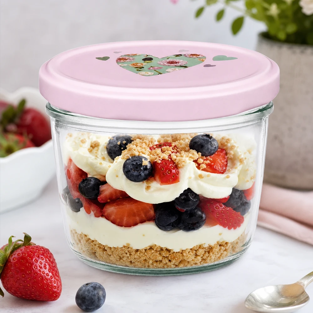 Bicchieri da 230 ml + coperchio BasicSeal cuore rosa UNiTWIST Vasetto da 230 ml a forma di cuore rosa con dessert ai frutti di bosco a strati dessert allo yogurt fragole mirtilli dessert base biscotto