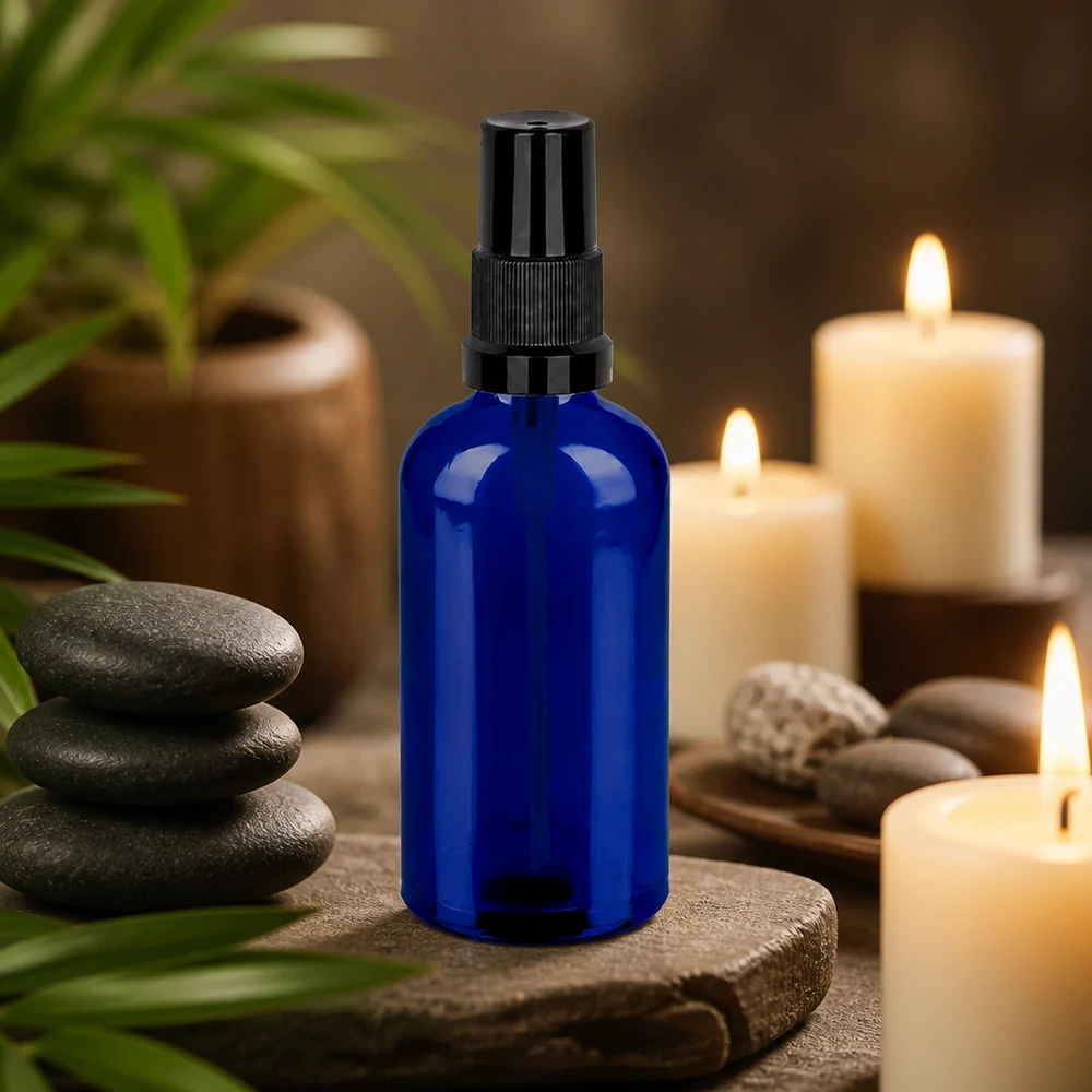 Elegante flacone spray blu da 100 ml con design ergonomico - ideale per applicazioni wellness e spa