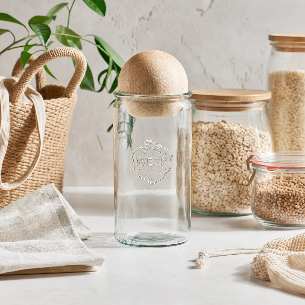 Vaso WECK 1590ml RR100 con tappo a sfera in legno in cucina a spreco zero con soluzioni di conservazione sostenibili