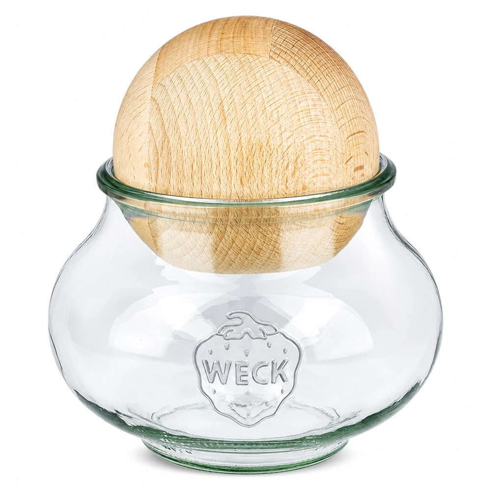 Vaso per gioielli WECK RR100 da 1062 ml con sfera in legno di faggio Vaso per conserve WECK 1062ml RR100 con coperchio a sfera in legno di faggio su sfondo bianco