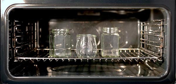 Sterilizzare i bicchieri nel forno