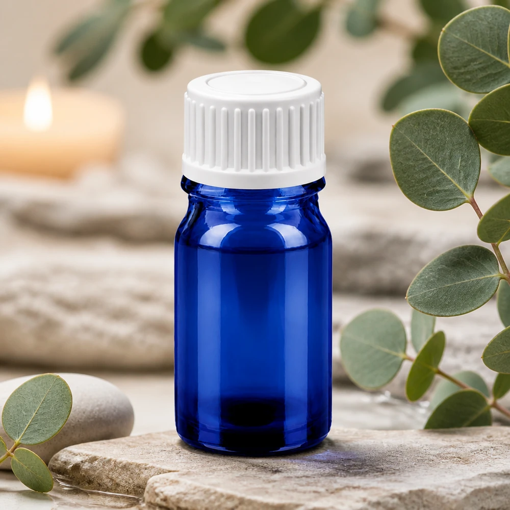 Flacone contagocce da 5 ml 0,9 mm bianco STD BlueLine UT18/5 Il flacone contagocce STD BlueLine in vetro blu con protezione dai raggi UV preserva la qualità del principio attivo a lungo termine