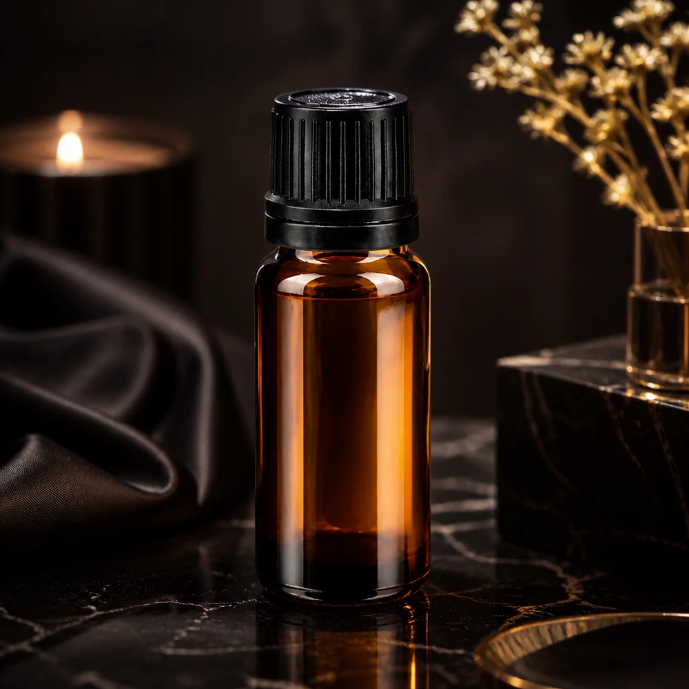 Flacone contagocce marrone da 10ml OV nero/1mm ApoGlas Superficie in marmo scuro con flacone contagocce da 10 ml color ambra in vetro da farmacia e tappo OV nero