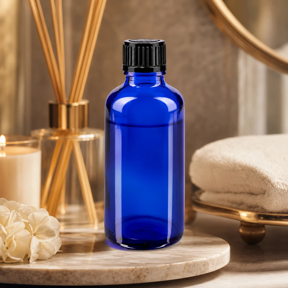 Flacone contagocce blu da 50 ml STD nero/1mm ApoGlas Flacone contagocce da 50 ml in vetro da farmacia color blu cobalto con tappo a vite nero, in stile spa
