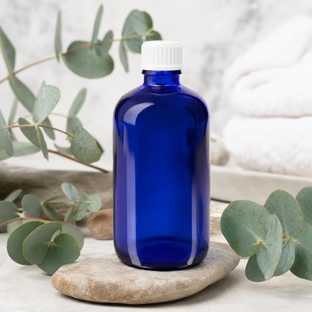 Flacone opaco da 100 ml, blu cobalto, con tappo contagocce bianco da 0,9 mm su pietra naturale