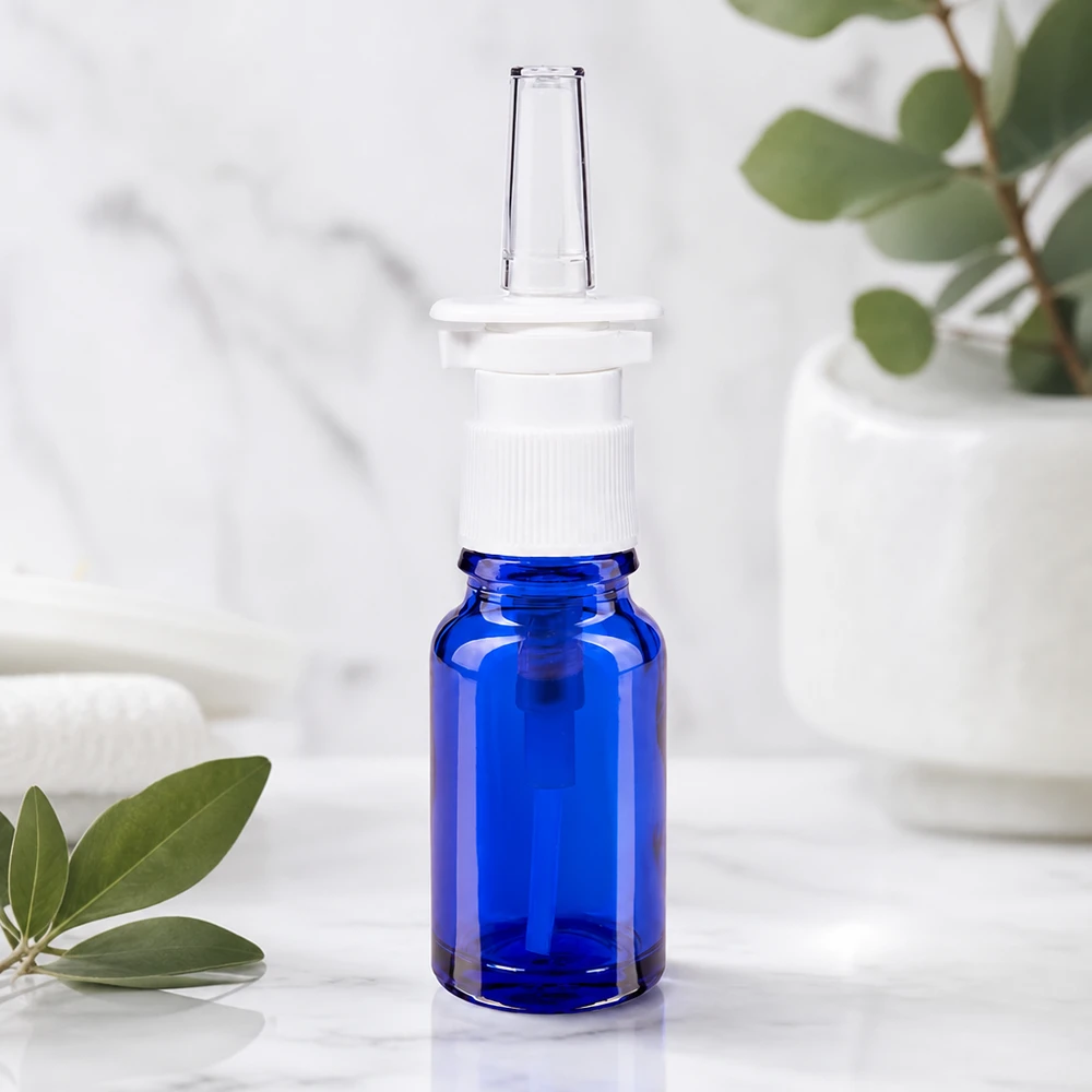 Flacone in vetro da 10 ml color blu cobalto con erogatore ergonomico per spray nasale di colore bianco