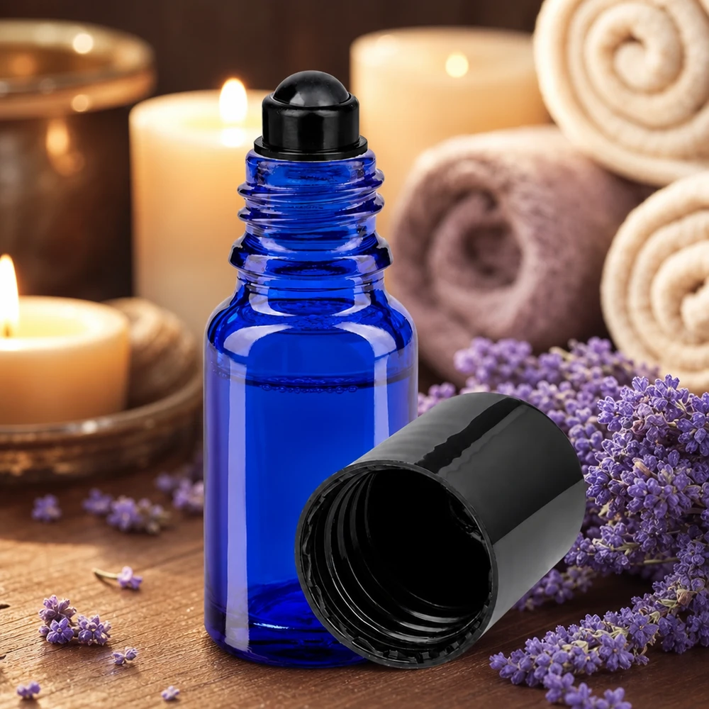 Flacone roll-on 10ml blu STD nero ApoGlas Flacone roll-on ApoGlas blu da 10 ml alla lavanda e candele in una rilassante atmosfera da spa