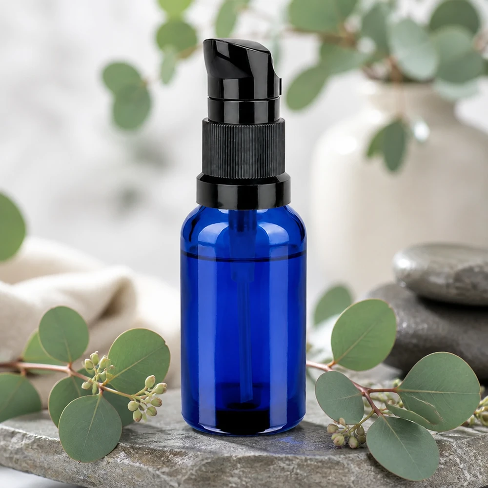 Flacone a pompa da 20 ml nero STD BlueLine UT18/20 Flacone a pompa da 20 ml nero STD BlueLine UT18/20 - Protezione UV con vetro blu scuro