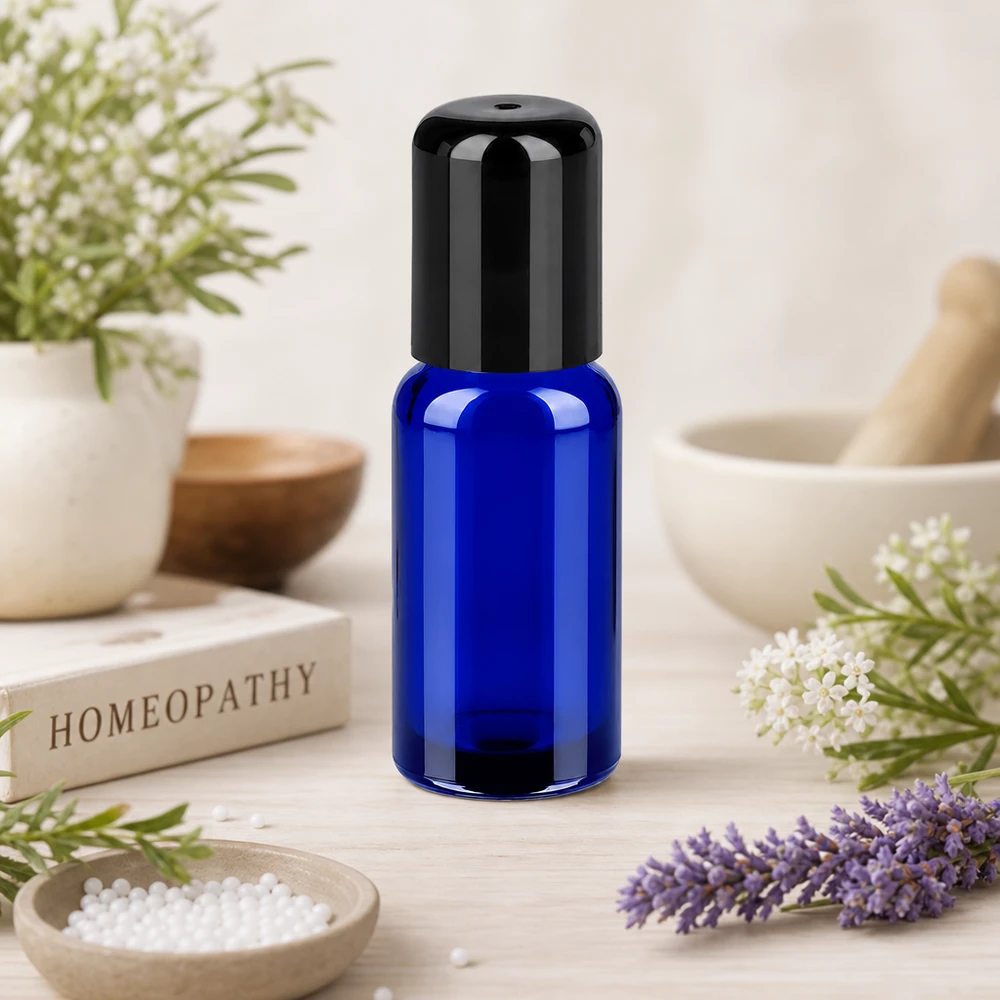 Flacone roll-on da 20 ml nero STD BlueLine UT18/20 Elegante flacone roll-on blu da 20 ml con tappo nero ergonomico per un facile dosaggio