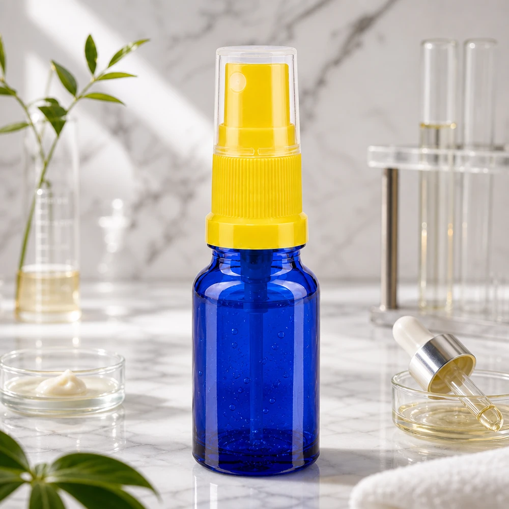 Flacone spray da 10 ml giallo/trasparente STD BlueLine UT18/10 Elegante flacone spray da 10 ml in vetro blu con nebulizzatore a pompa giallo BlueLine UT18 10