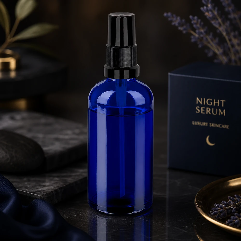 Elegante flacone spray in vetro da 100 ml in blu con dispositivo a pompa nero opaco - STD BlueLine UT18/100