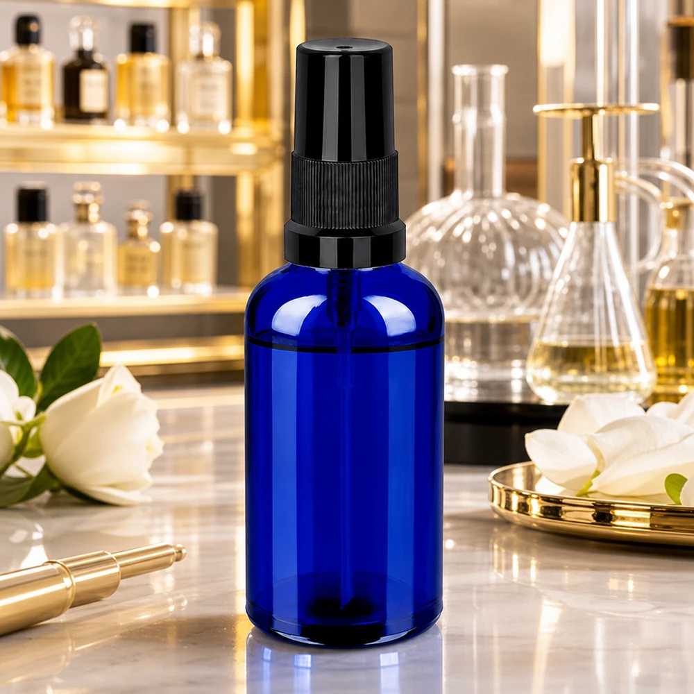 Flacone spray da 50 ml nero STD BlueLine UT18/50 Elegante flacone spray blu da 50 ml con pompetta nera opaca per l'uso quotidiano