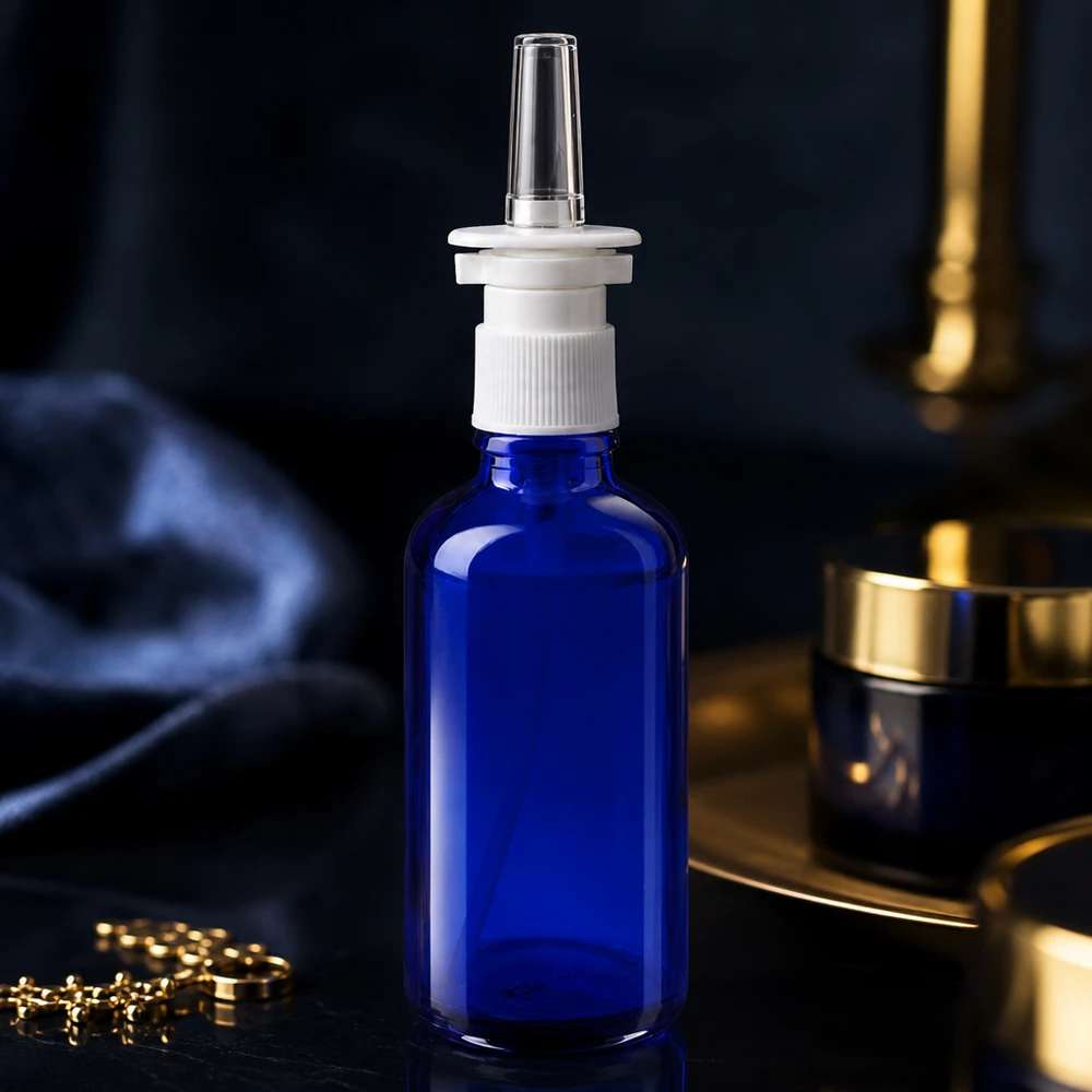 Flacone spray nasale da 50 ml in vetro da farmacia blu con tappo bianco e beccuccio trasparente
