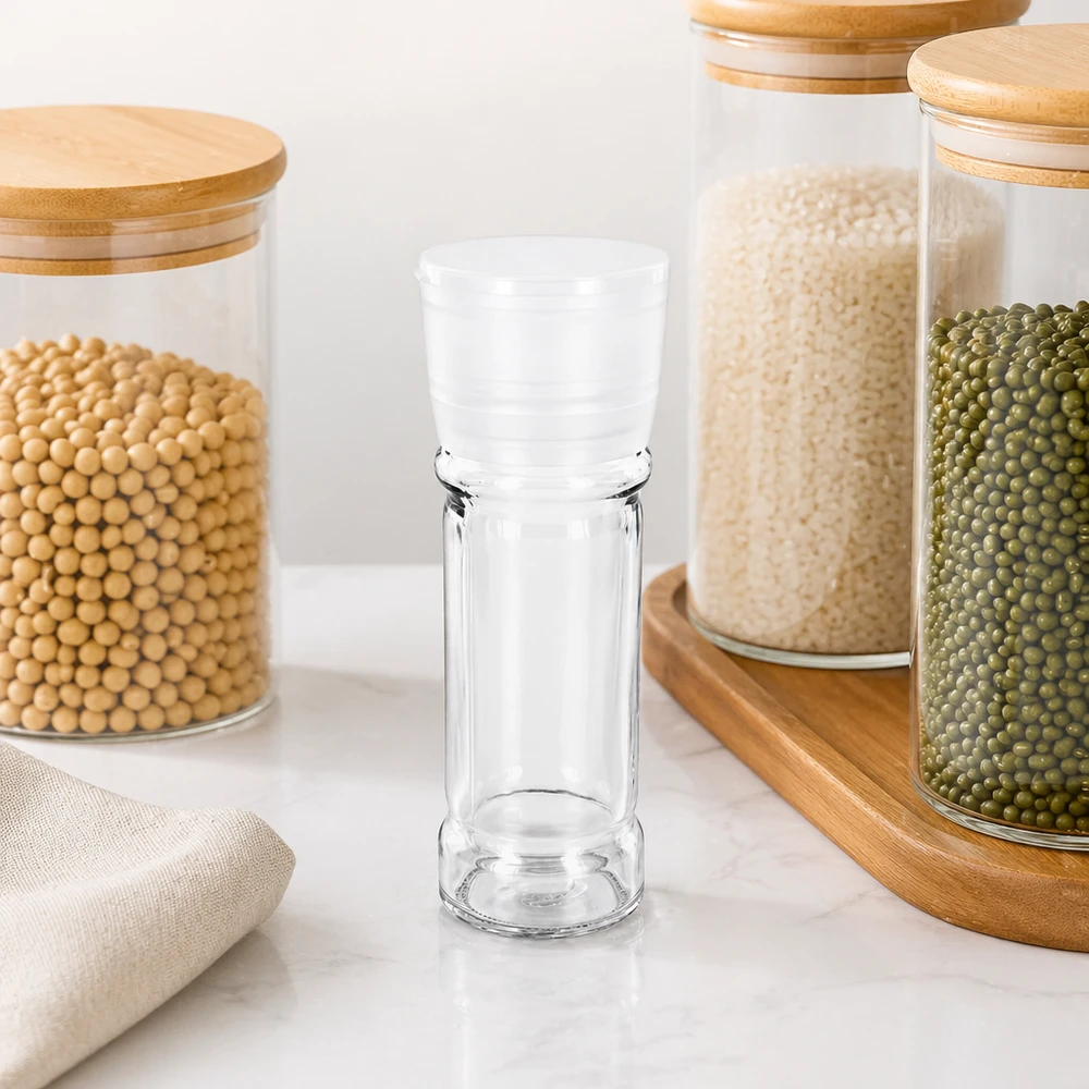 Macina sale in vetro trasparente da 100 ml con cappuccio bianco su base in marmo bianco