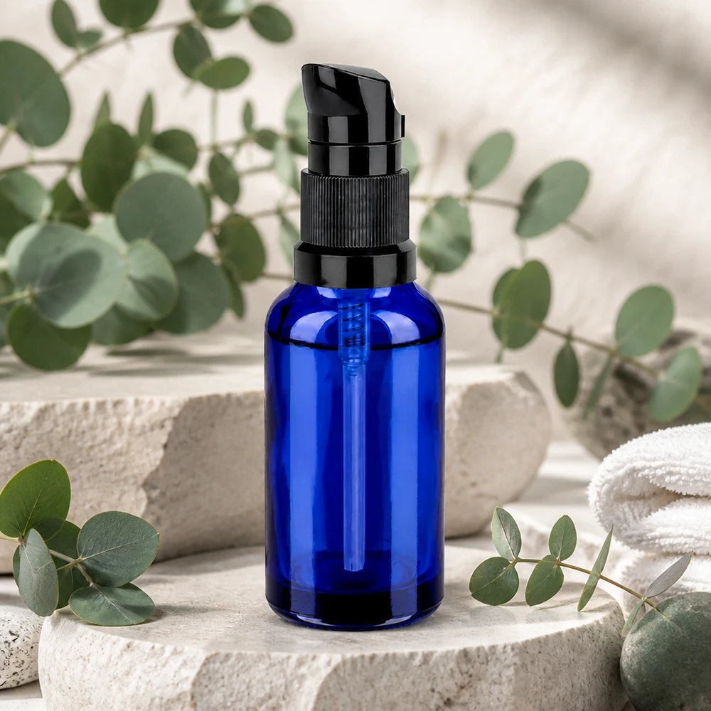 Flacone a pompa da 30 ml nero STD BlueLine UT18/30 Pratico flacone a pompa da 30 ml con filettatura UT18 nera per i viaggi e gli spostamenti