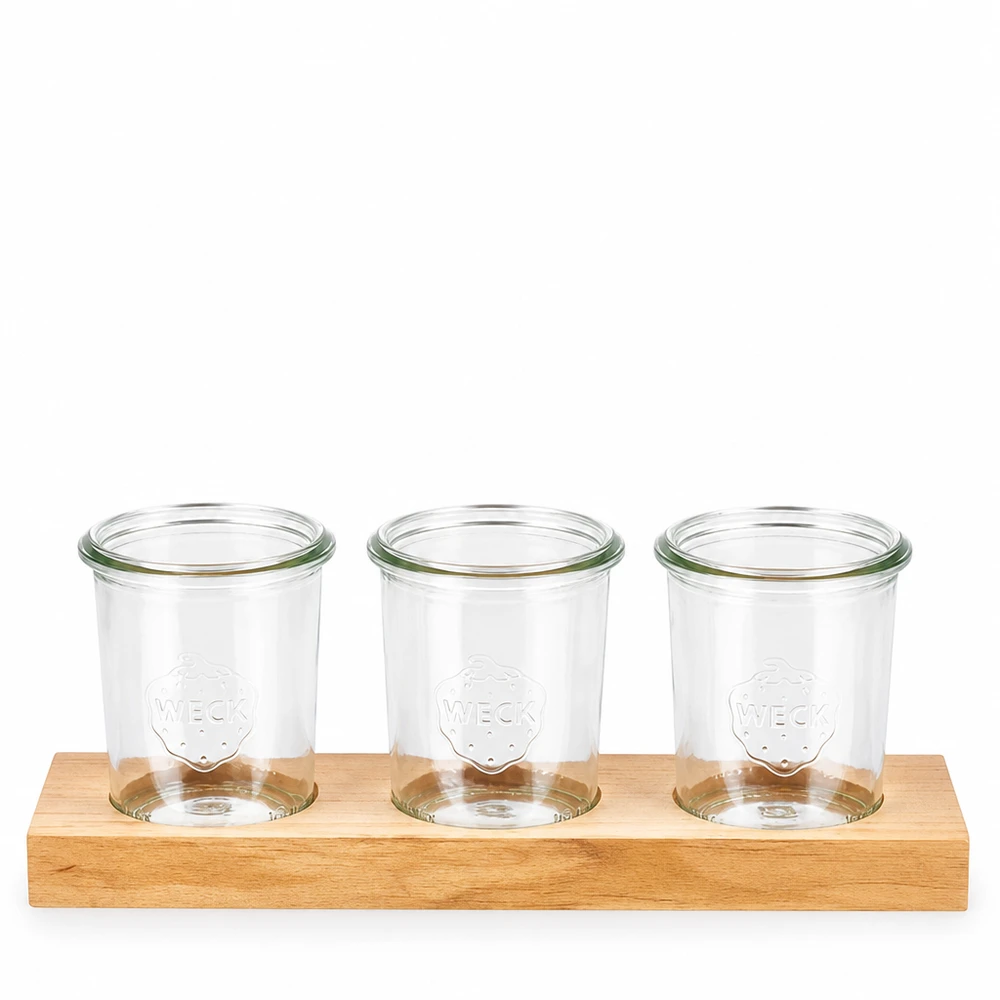 Tavola da portata in legno Plano3 con tre bicchieri Weck da 160 ml per salsine, condimenti e snack