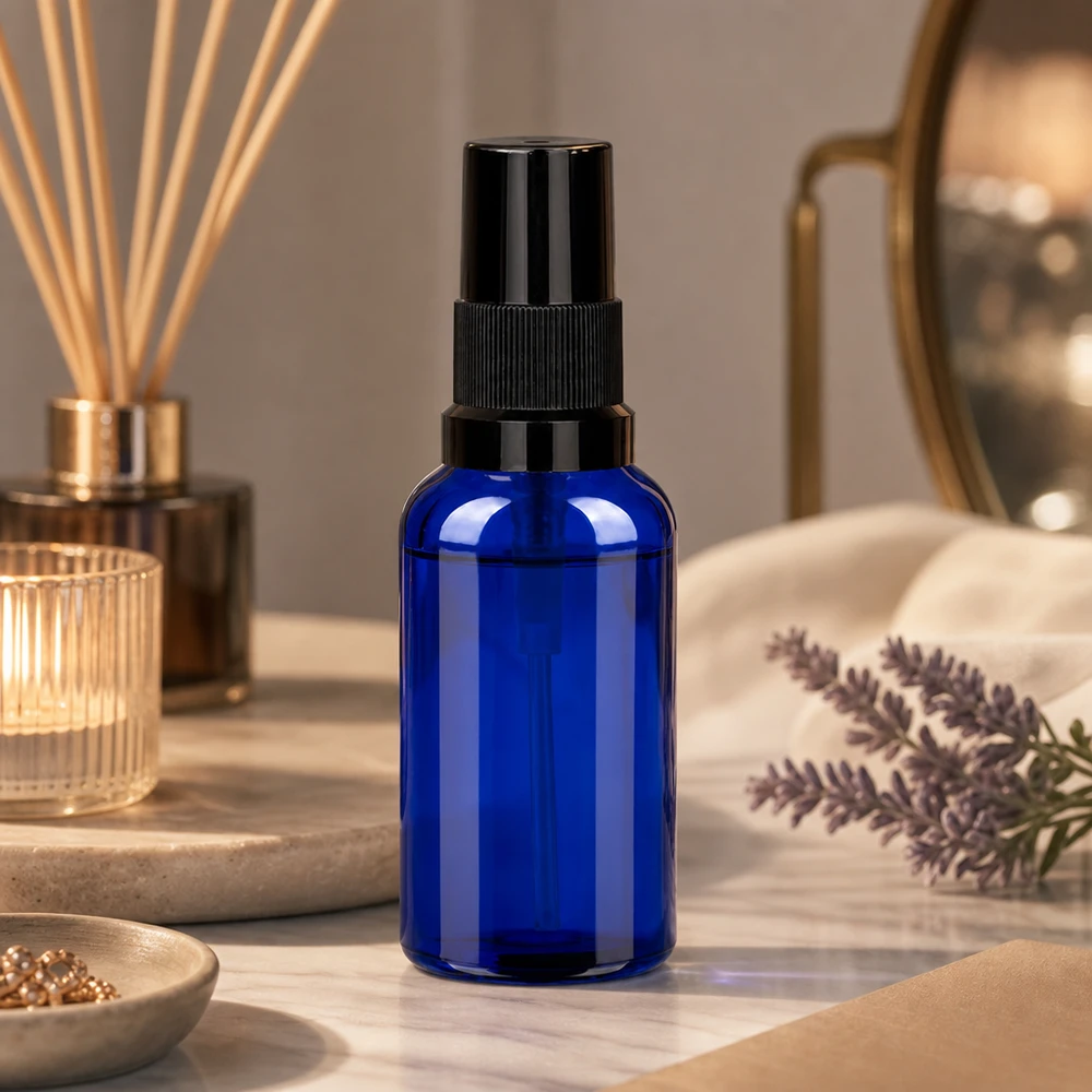 Flacone spray 30ml nero STD BlueLine UT18/30 Flacone spray STD BlueLine da 30 ml con pompa nera opaca per una presentazione elegante del prodotto