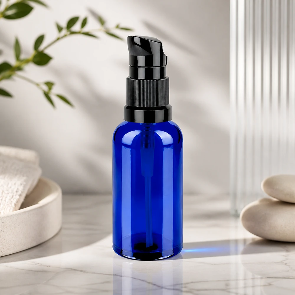 Flacone a pompa da 50 ml nero STD BlueLine UT18/50 Flacone a pompa blu di alta qualità 50ml STD BlueLine UT18/50 con meccanismo di dosaggio preciso nero
