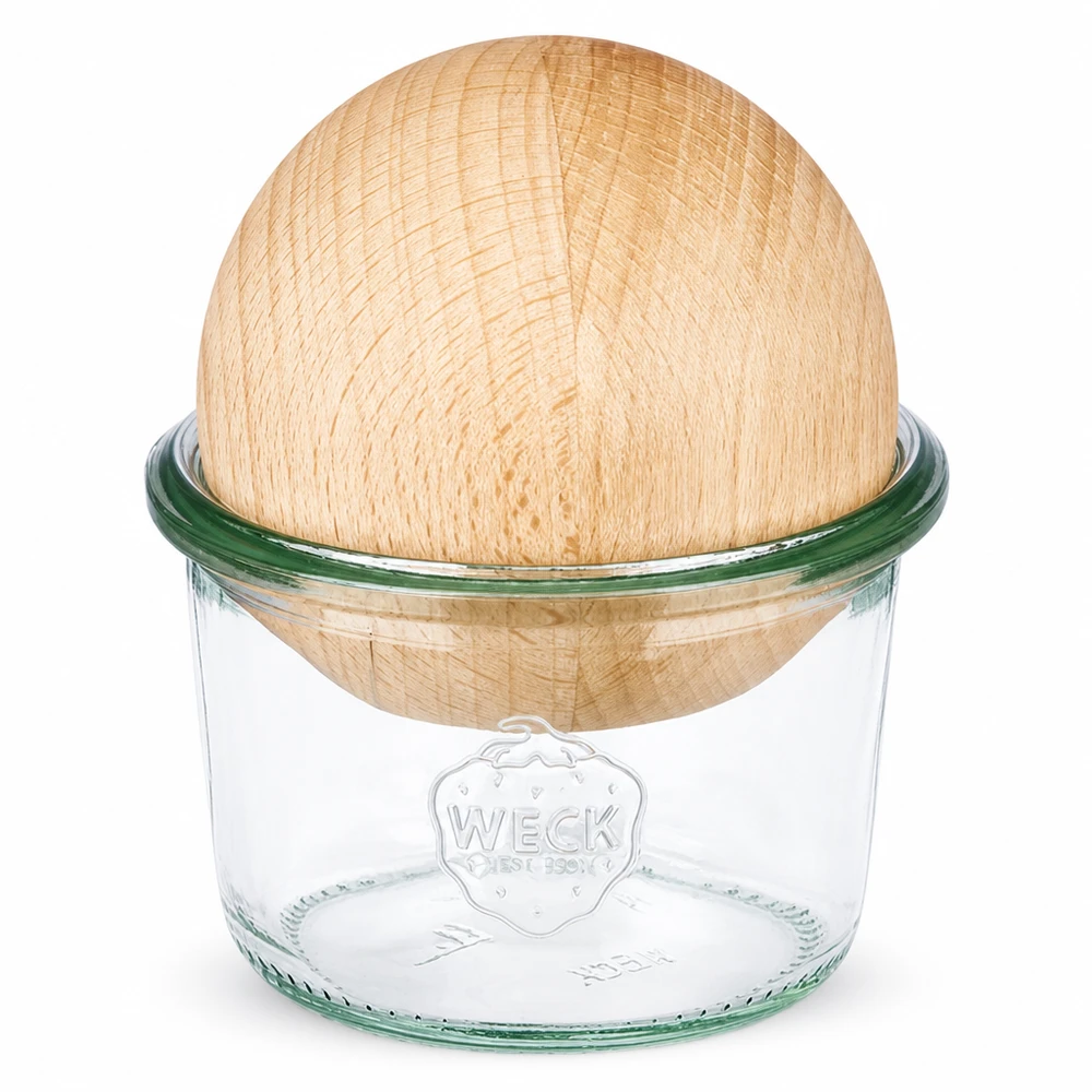 Bicchieri WECK 80ml RR60 con coperchio a sfera in legno di faggio su sfondo bianco