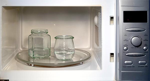 Sterilizzare i bicchieri nel microonde